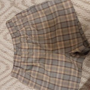 I'm selling a pladish designed shorts